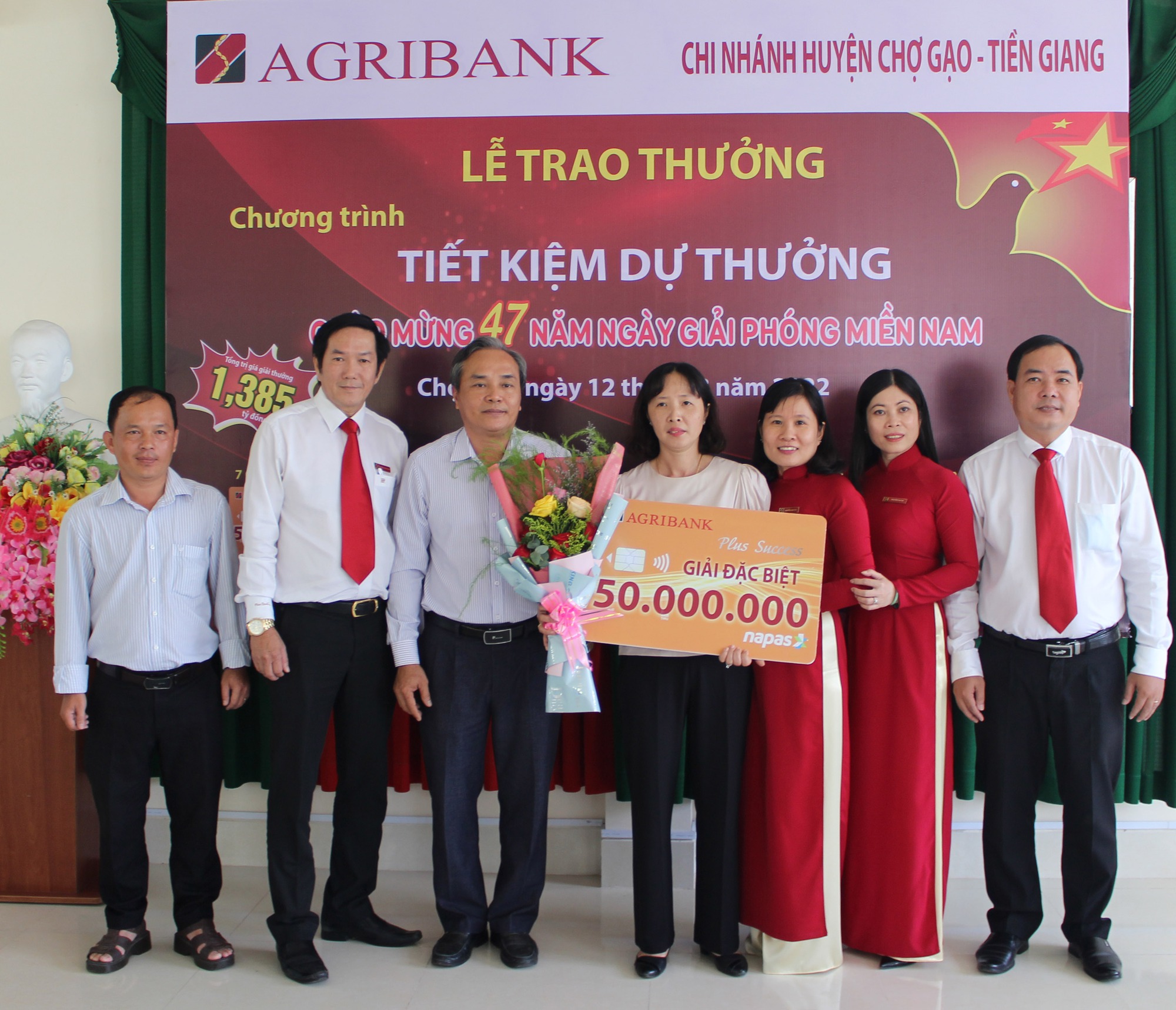 Agribank Tiền Giang trao thưởng gần 1,4 tỷ đồng cho 997 khách hàng may mắn - Ảnh 2.