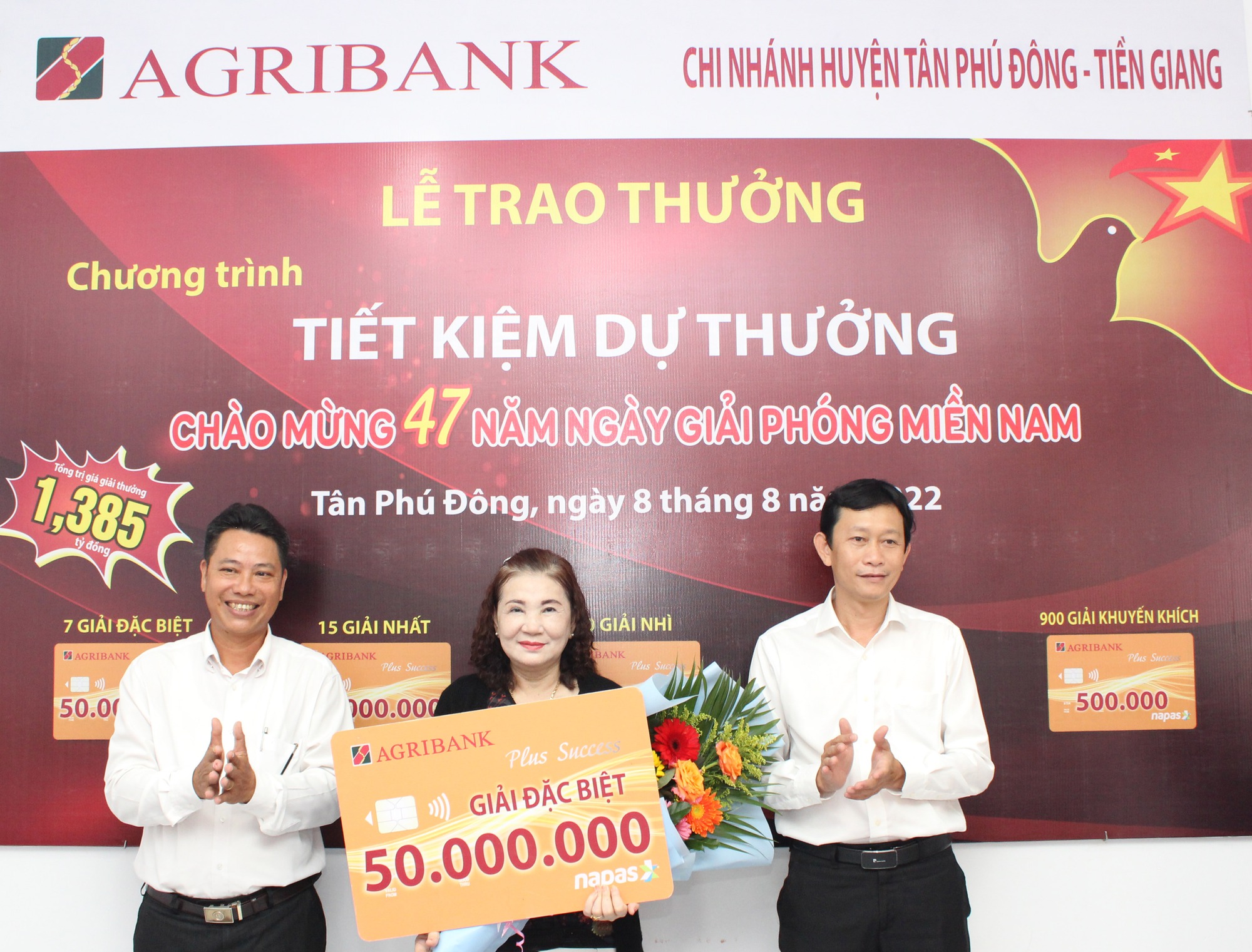 Agribank Tiền Giang trao thưởng gần 1,4 tỷ đồng cho 997 khách hàng may mắn - Ảnh 1.