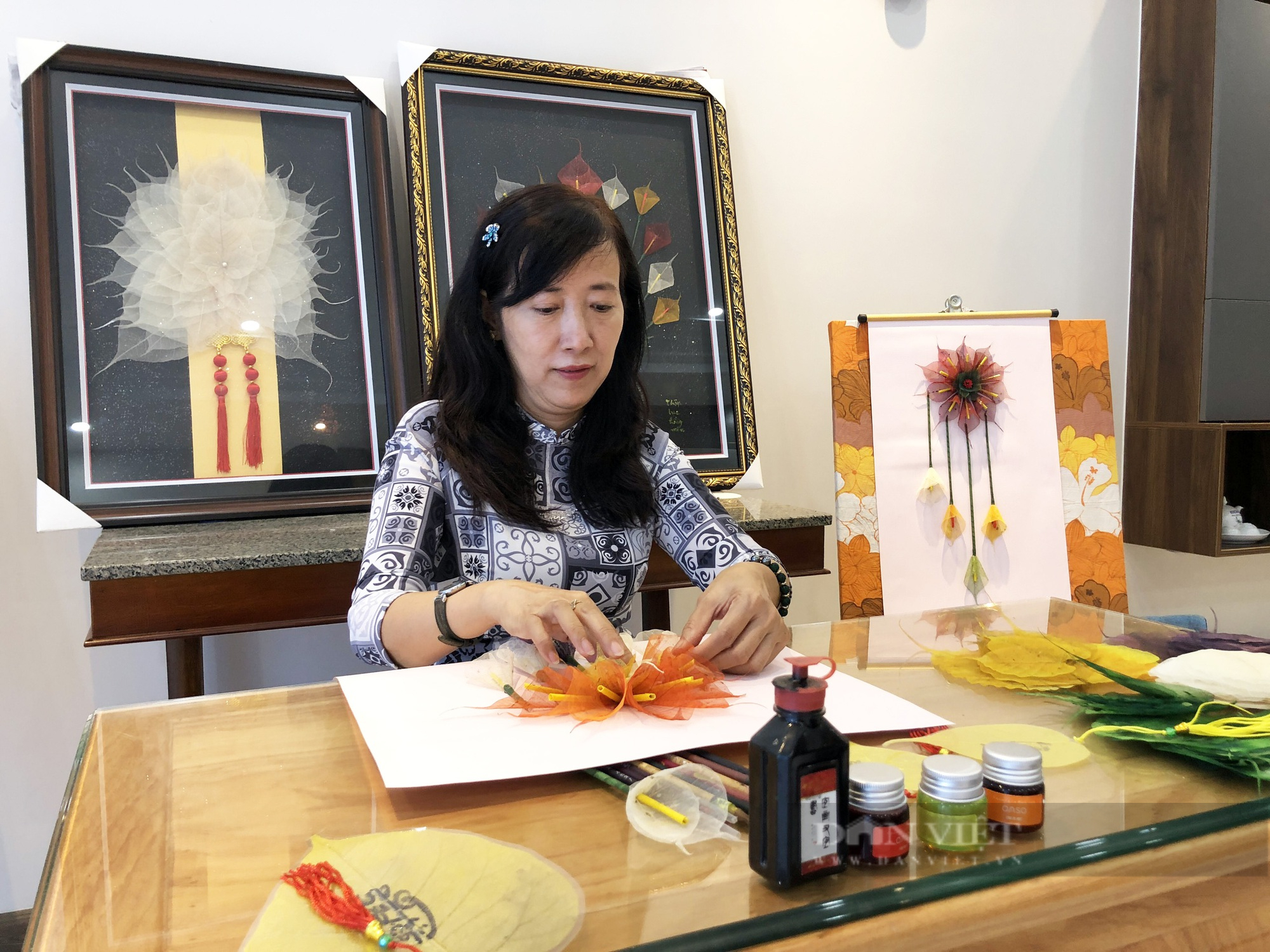 Những bức tranh lá bồ đề của người phụ nữ ở An Giang với nét đẹp mỏng manh - Ảnh 1.