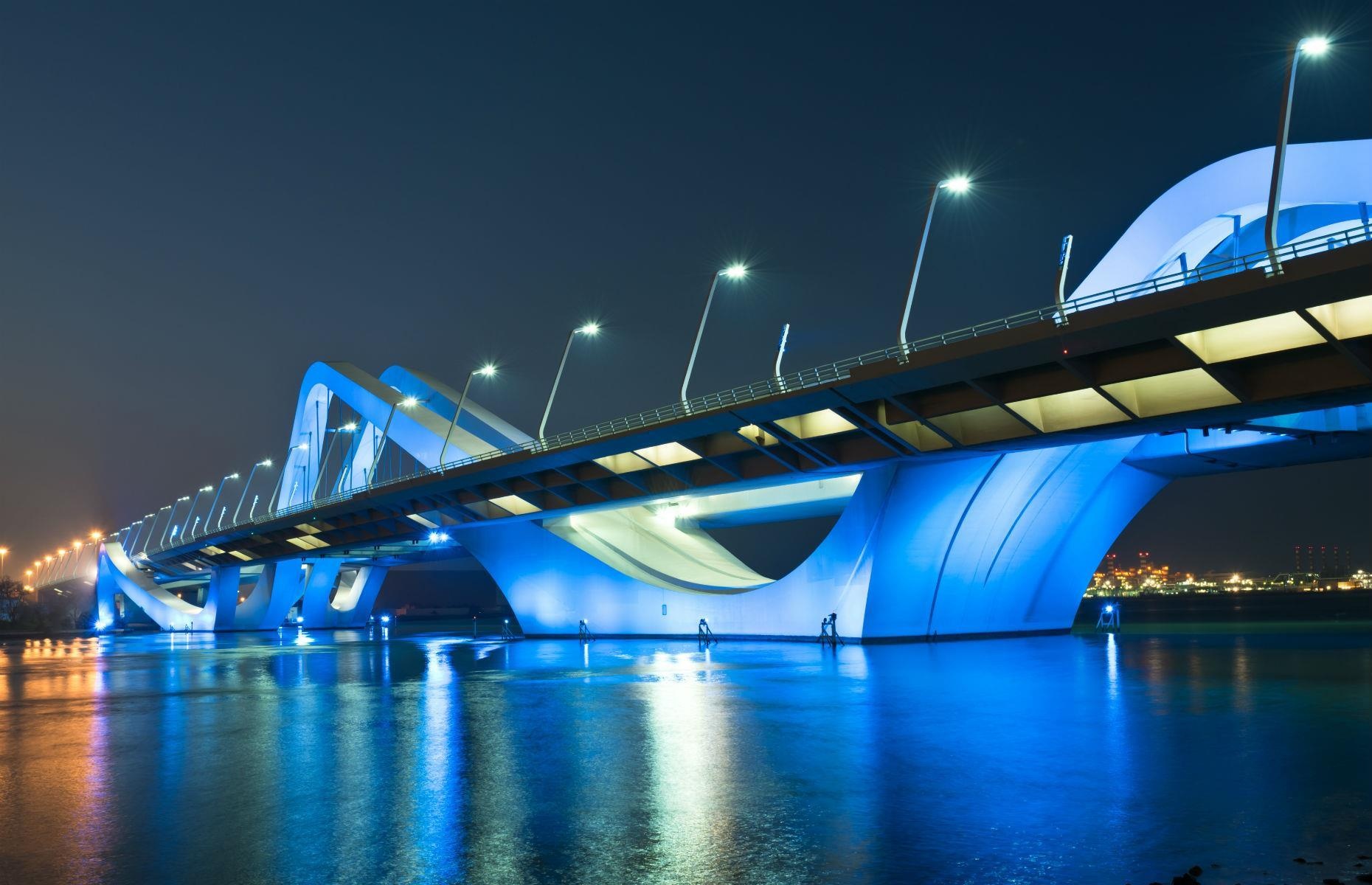 8 cây cầu được trang trí công phu trên thế giới - Ảnh 7.