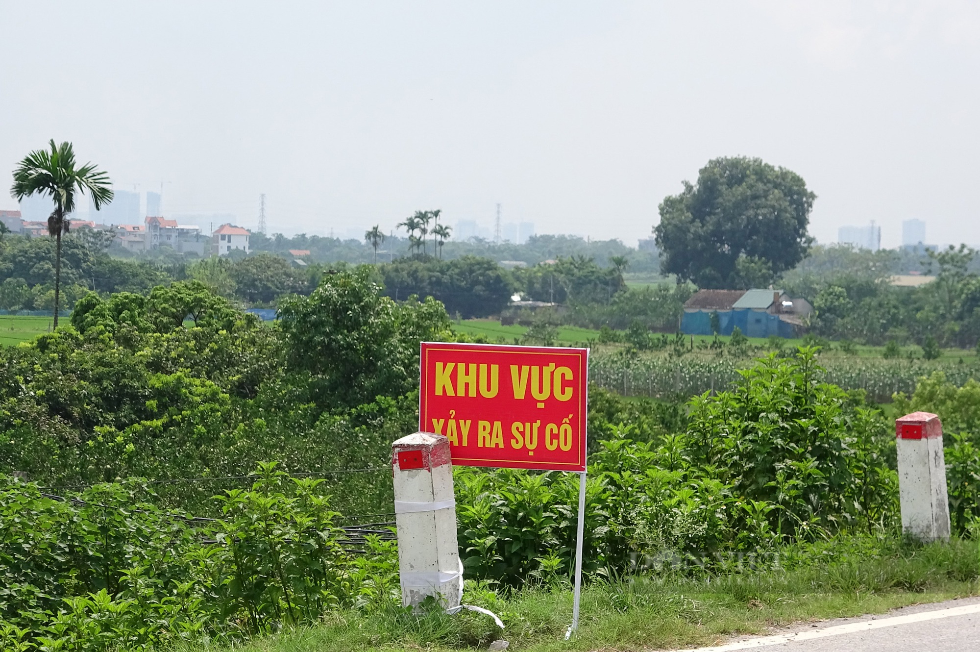  Sau bão số 2: Đê hữu Đáy (Quốc Oai) bị sạt lở gây nguy hiểm cho người đi đường   - Ảnh 5.