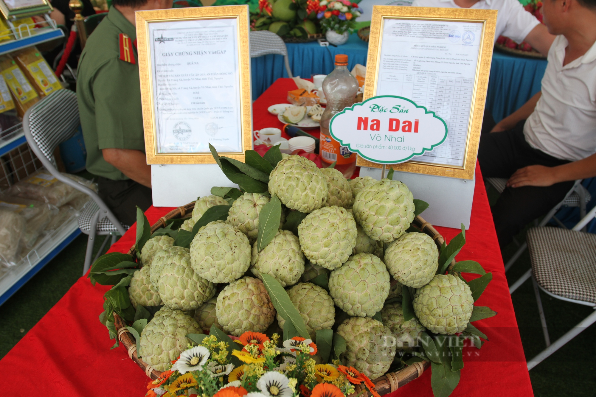 Hàng trăm sản phẩm nông nghiệp trưng bày tại hội chợ xúc tiến thương mại, kết nối tiêu thụ sản phẩm tỉnh Thái Nguyên - Ảnh 3.