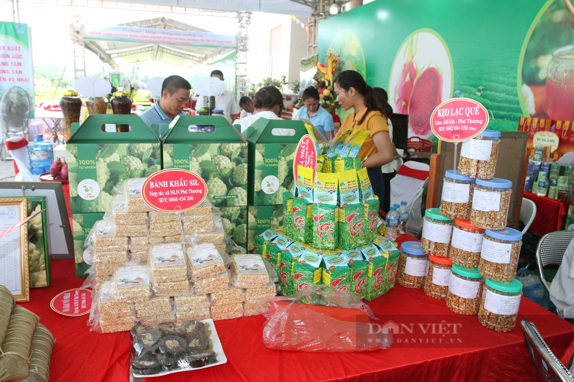Hàng trăm sản phẩm nông nghiệp trưng bày tại hội chợ xúc tiến thương mại, kết nối tiêu thụ sản phẩm tỉnh Thái Nguyên - Ảnh 2.