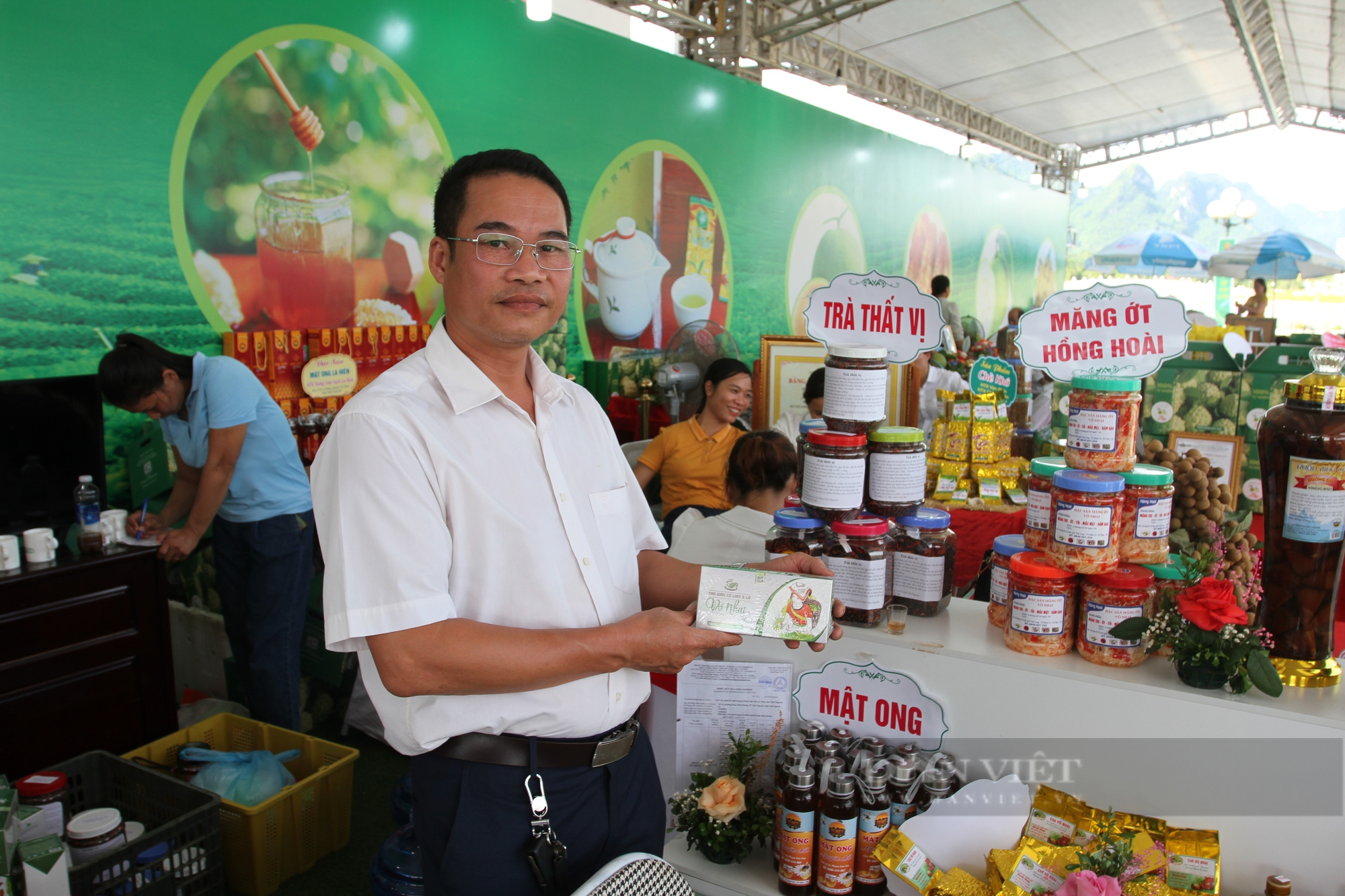 Hàng trăm sản phẩm nông nghiệp trưng bày tại hội chợ xúc tiến thương mại, kết nối tiêu thụ sản phẩm tỉnh Thái Nguyên - Ảnh 4.