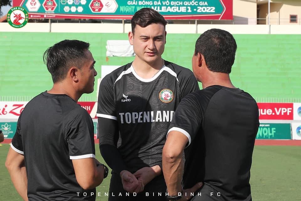 Những Hình ảnh đầu tiên của Văn Lâm khi gia nhập Bình Định FC - Ảnh 5.