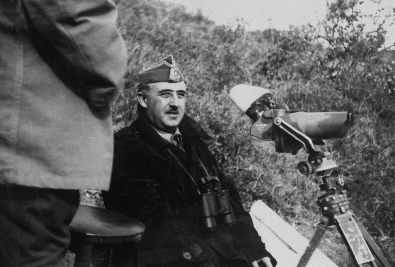 Francisco Franco: Nhà độc tài lập dị và kỳ lạ nhất thế giới - Ảnh 2.