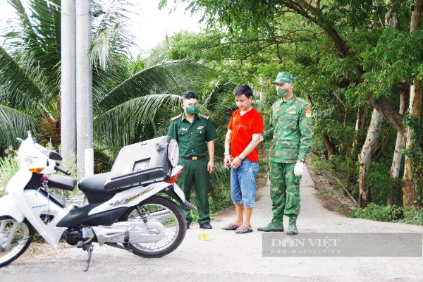 Biên phòng An Giang bắt giữ nam thanh niên giấu gần 90g ma túy trong tivi  - Ảnh 2.
