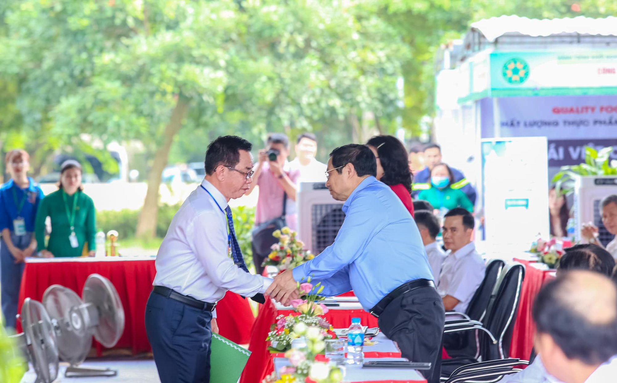 CEO Trần Mạnh Báo kể chuyện vẫn đi học, hiện là học viên cao học lớn tuổi nhất ở Học viện Nông nghiệp Việt Nam - Ảnh 1.