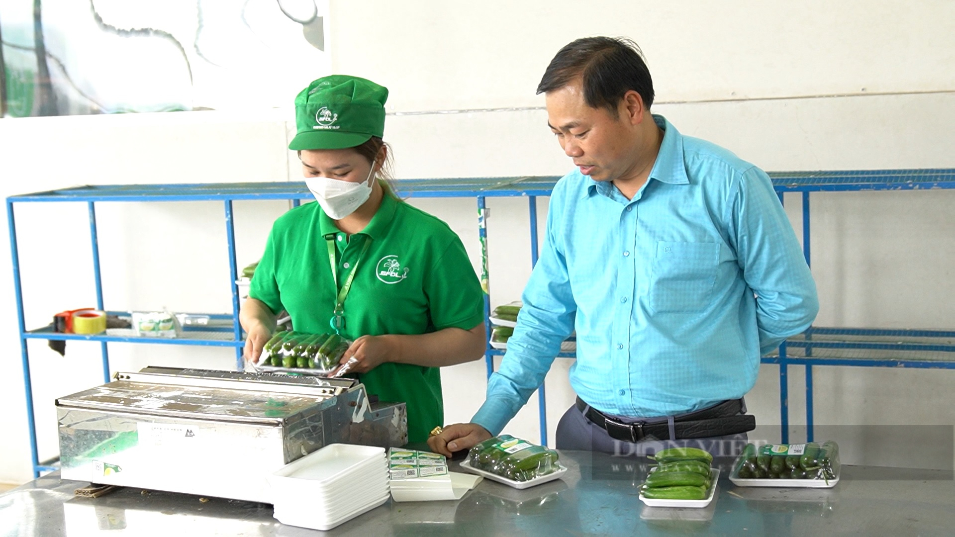 Nông dân Việt Nam xuất sắc 2022 tại Lâm Đồng, “ngồi uống cà phê” cũng tưới được rau trong vườn - Ảnh 2.