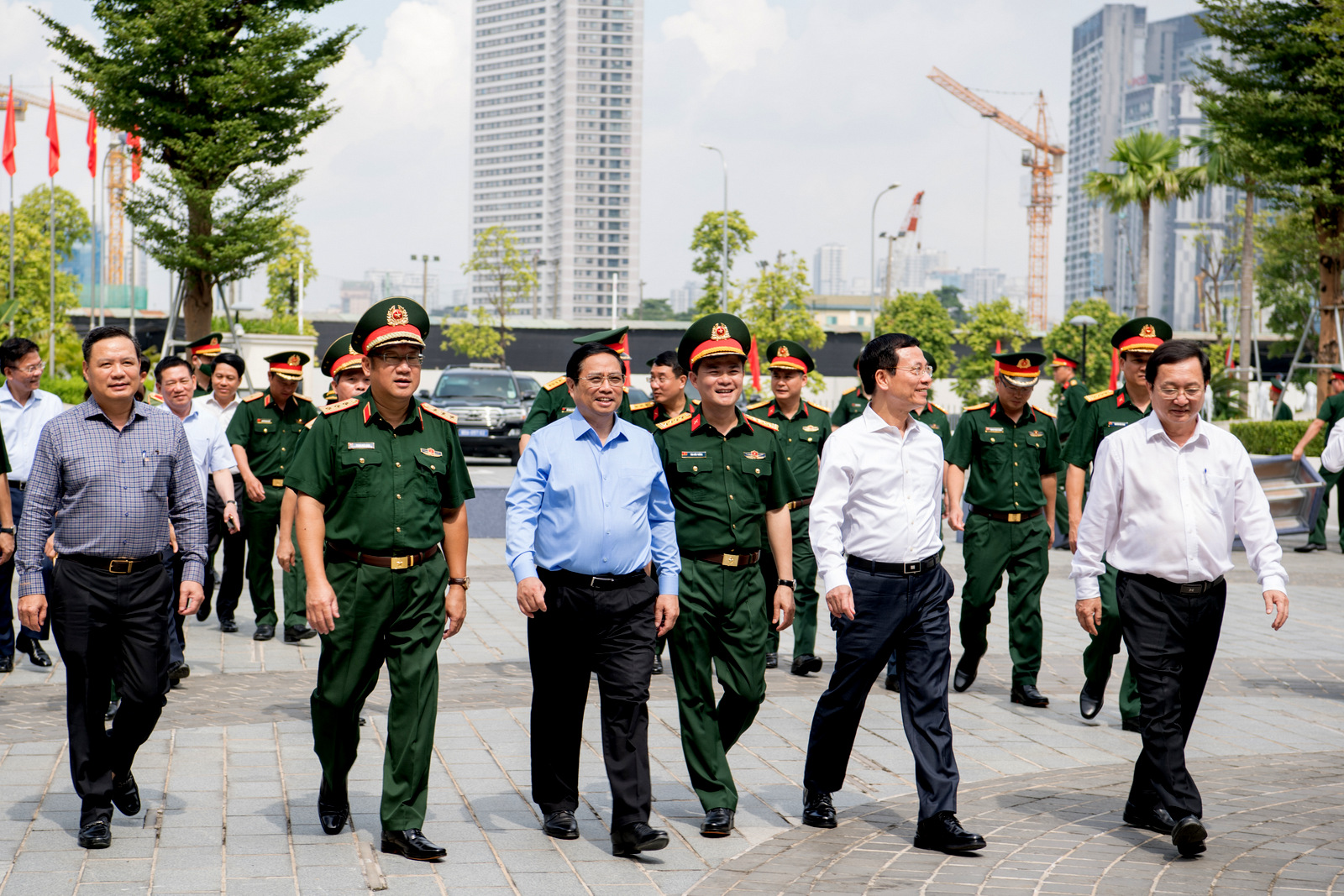 Chuyến thăm và làm việc của TTCP với Viettel nhằm kiểm tra, đánh giá, đôn đốc việc thực hiện Nghị quyết Đại hội XIII của Đảng, kế hoạch phát triển KT-XH 5 năm, chiến lược phát triển KT-XH xã hội 10 năm, chương trình phục hồi và phát triển, chương trình CĐS, phát triển xanh, phát triển năng lượng sạch.