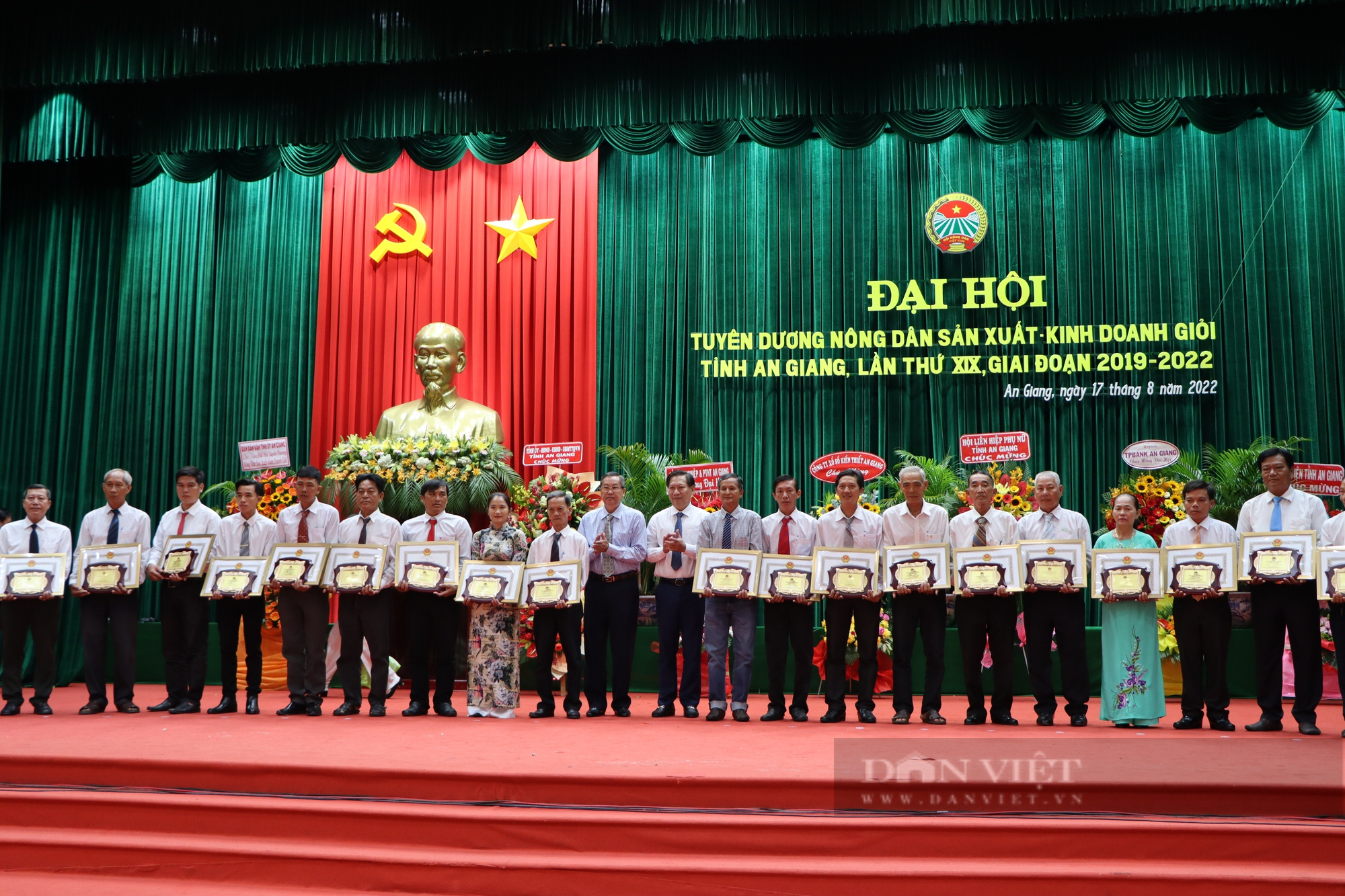 Chủ tịch BCH TƯ Hội NDVN Lương Quốc Đoàn dự Đại hội tuyên dương nông dân sản xuất, kinh doanh giỏi tỉnh An Giang- Ảnh 5.