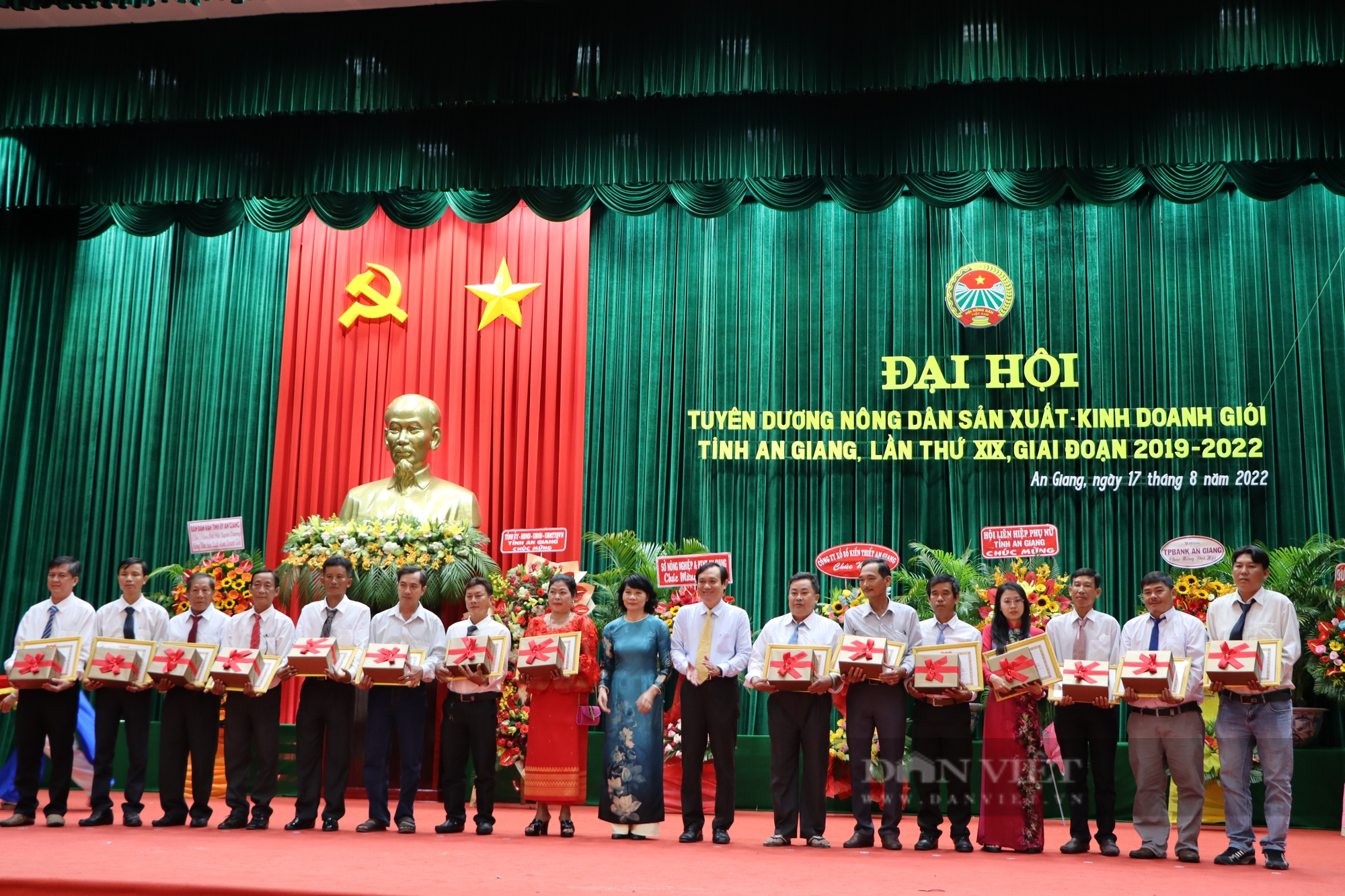 Chủ tịch BCH TƯ Hội NDVN Lương Quốc Đoàn dự Đại hội tuyên dương nông dân sản xuất, kinh doanh giỏi tỉnh An Giang- Ảnh 7.
