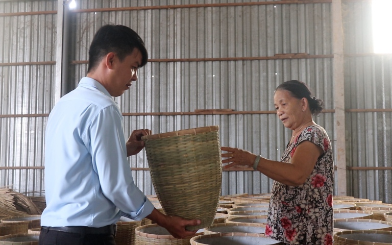 Thiếu nguồn nhân lực trẻ ở làng nghề đan lát trăm tuổi TP.HCM 
