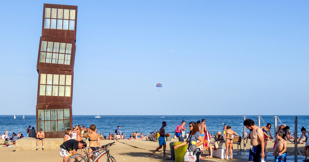 Tây Ban Nha: Lộ diện “tên trộm thành…Barcelona” khi du khách trả lời phỏng vấn trực tiếp - Ảnh 3.