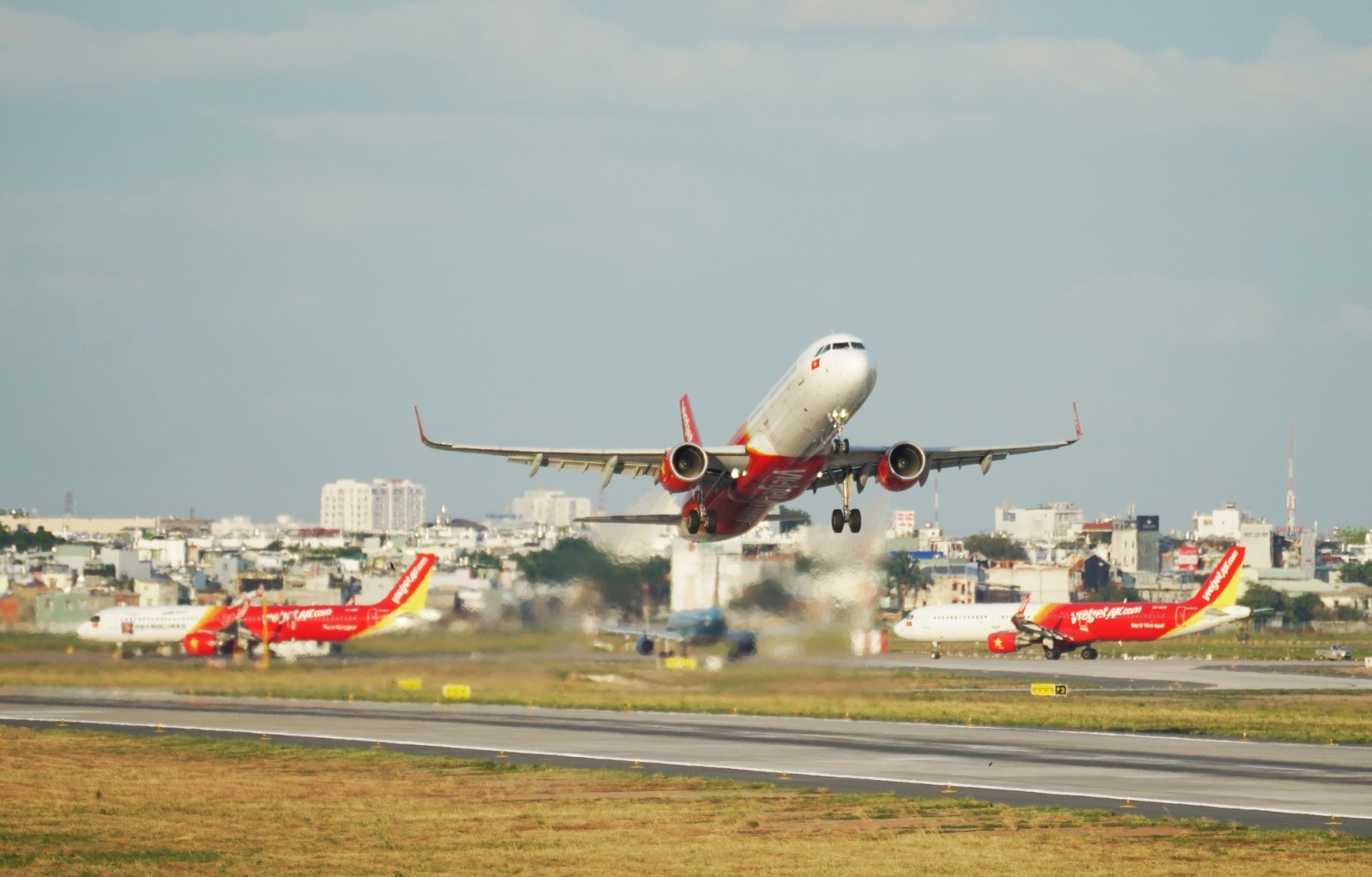 Vietjet ưu đãi vé máy bay Tết 2023 từ 619.000 đồng cho toàn mạng bay - Ảnh 1.