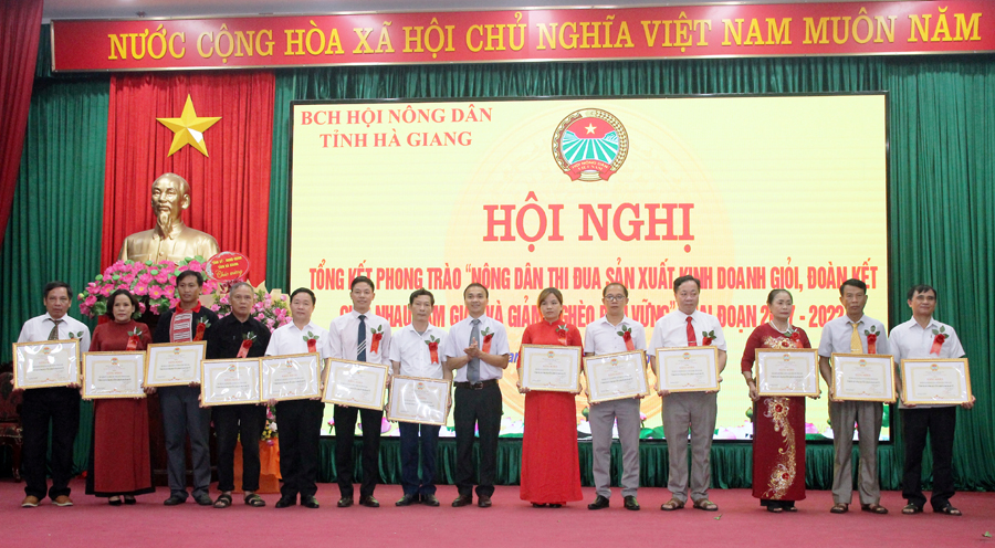 Hội Nông dân tỉnh Hà Giang tổ chức Hội nghị tổng kết phong trào nông dân thi đua sản xuất kinh doanh giỏi - Ảnh 2.