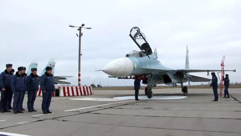 Ukraine cảnh báo tấn công các mục tiêu ở Crimea, Nga phải rút máy bay ra khỏi các căn cứ quân sự - Ảnh 1.