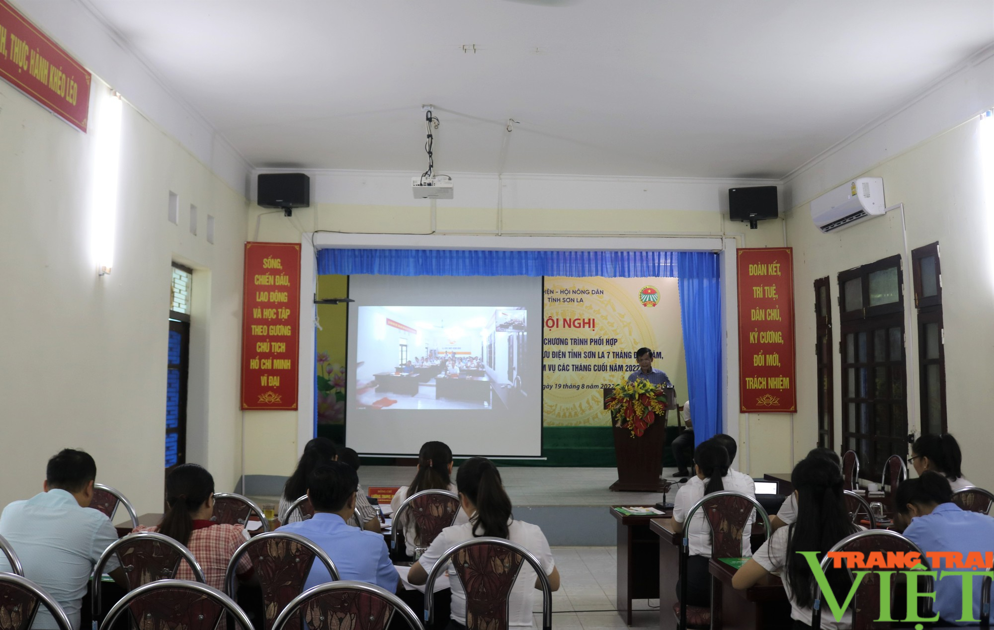Nâng cao hiệu quả công tác phối hợp giữa Hội Nông dân và Bưu điện tỉnh Sơn La - Ảnh 1.