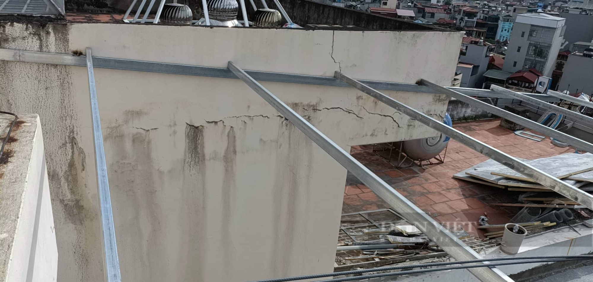 Hà Nội: Công trình xây dựng sửa chữa, cải tạo trên phố Vọng gây nứt nhà hàng xóm - Ảnh 2.