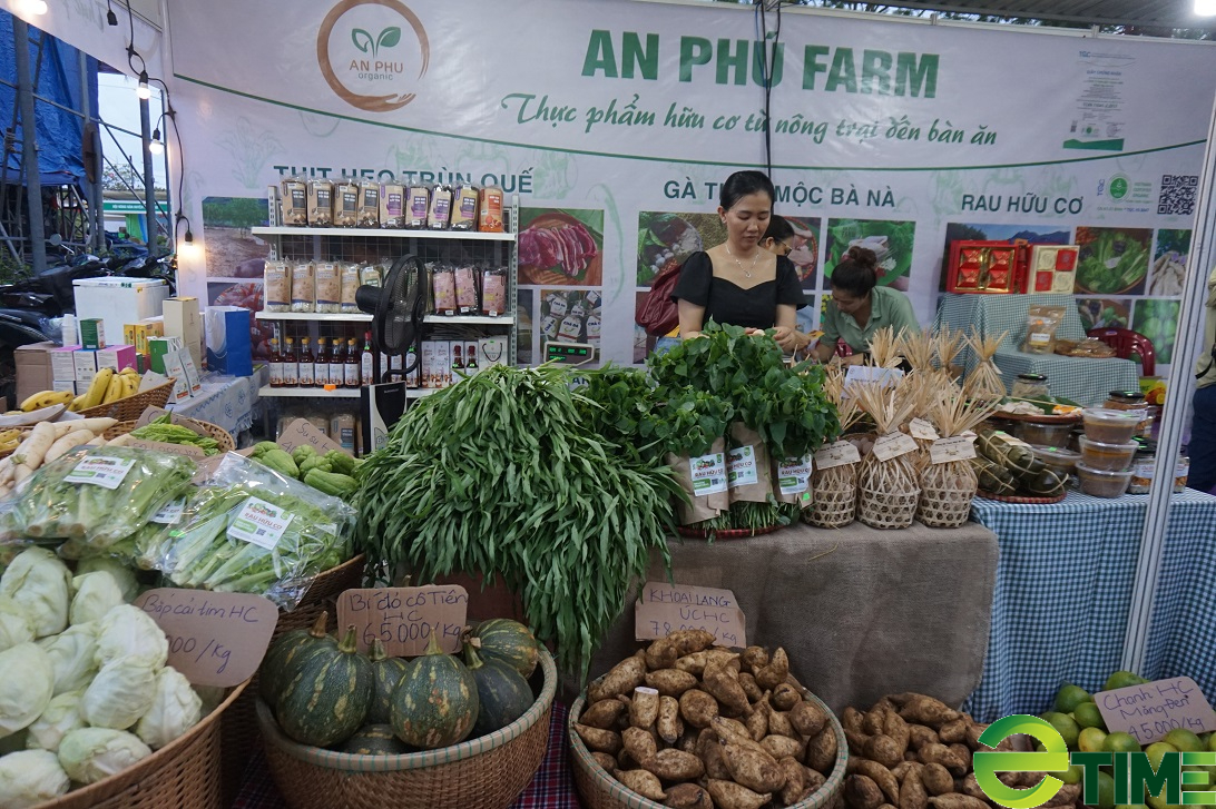 Nông dân Đà Nẵng mang toàn đồ &quot;cây nhà lá vườn&quot; đến hội chợ nông nghiệp để bán - Ảnh 8.