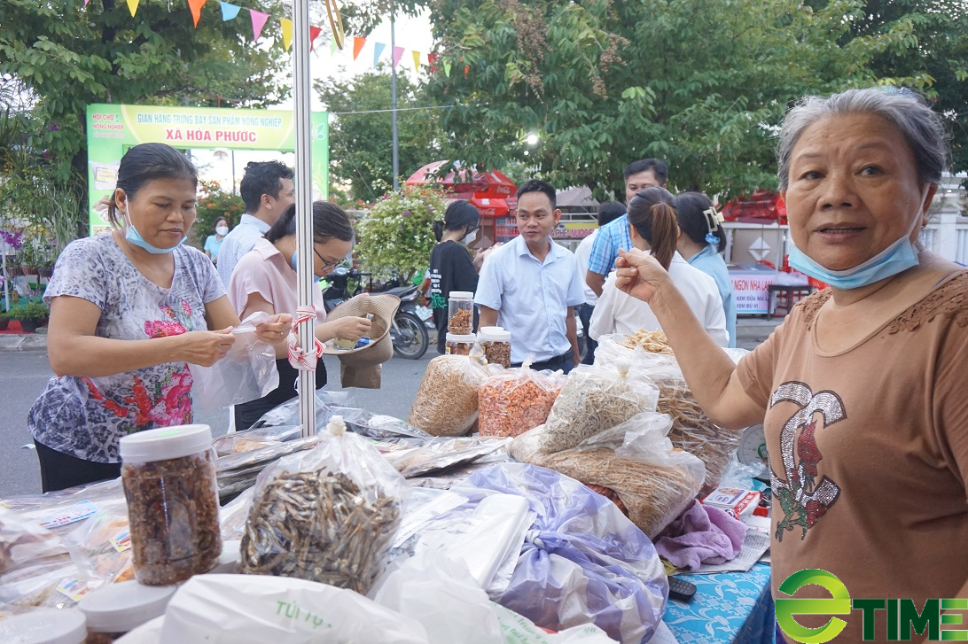 Nông dân Đà Nẵng mang toàn đồ &quot;cây nhà lá vườn&quot; đến hội chợ nông nghiệp để bán - Ảnh 4.