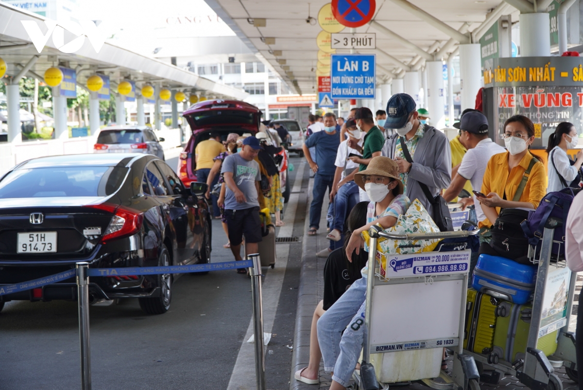 Bát nháo taxi sân bay Tân Sơn Nhất: Đường dây nóng Sở Giao thông Vận tải chưa nhận được phản ánh nào - Ảnh 3.