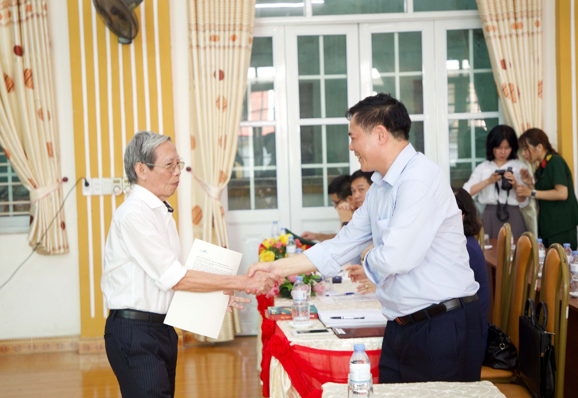 Ra mắt quỹ “Học bổng Thâm Tâm” tại tỉnh Cao Bằng, cùng 30 suất quà được trao tặng - Ảnh 3.