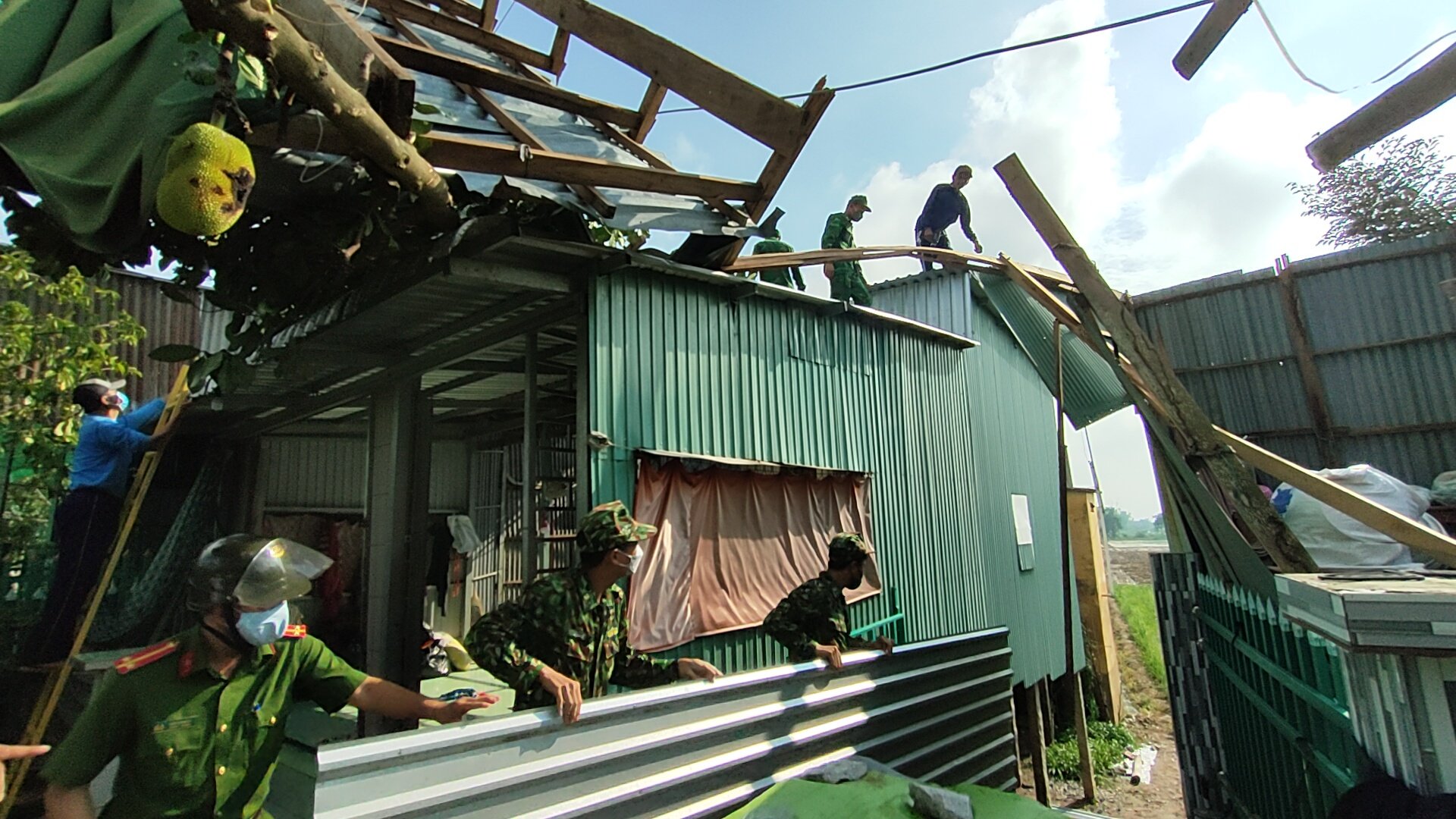 BĐBP An Giang và Hội Nông dân tỉnh An Giang phối hợp bảo vệ an ninh trật tự tuyến biên giới - Ảnh 5.