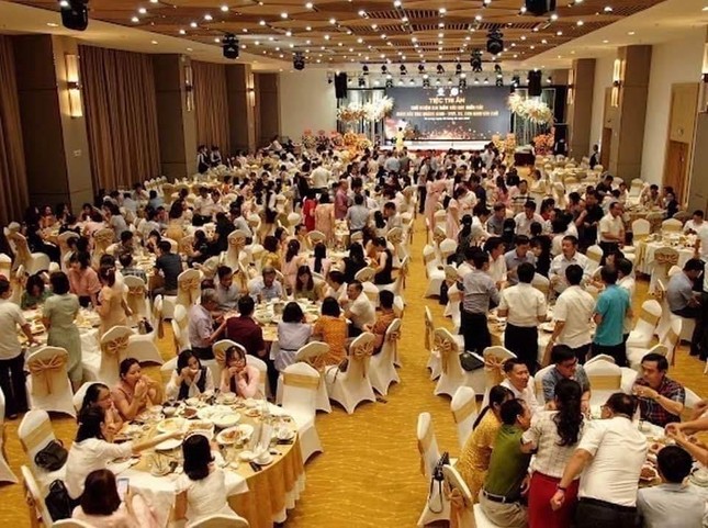 Những bữa tiệc chia tay Giám đốc CDC Quảng Ninh nghỉ hưu gây xôn xao - Ảnh 4.