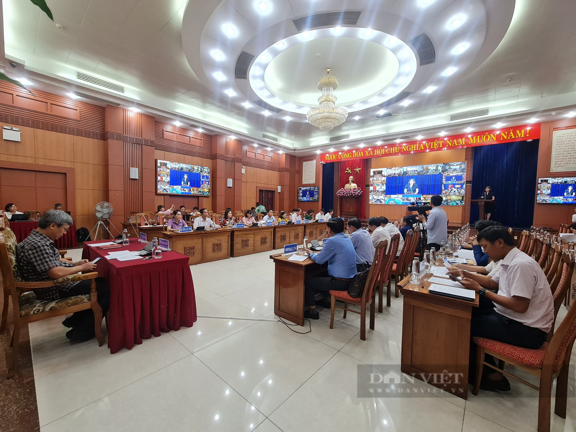 Lãnh đạo tỉnh Quảng Nam đối thoại giải quyết những vấn đề mà nông dân kiến nghị  - Ảnh 2.