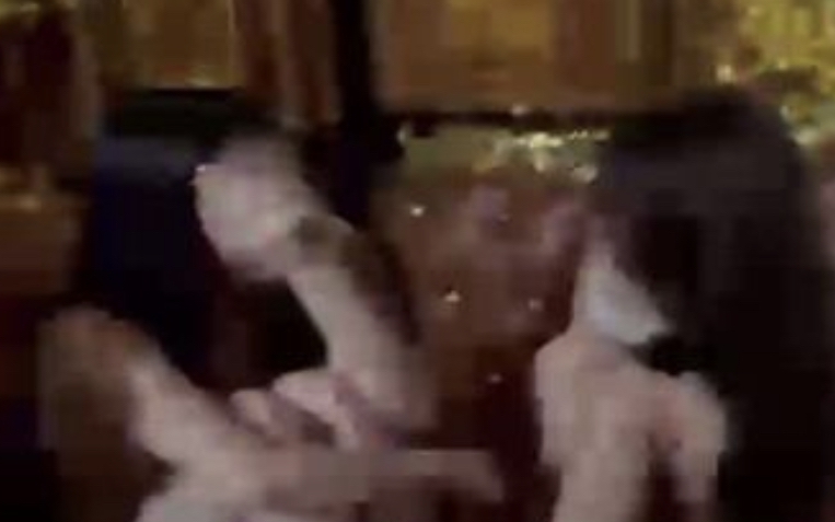 Công an bắt quả tang 2 nữ tiếp viên khoả thân múa khiêu dâm tiếp khách trong quán karaoke