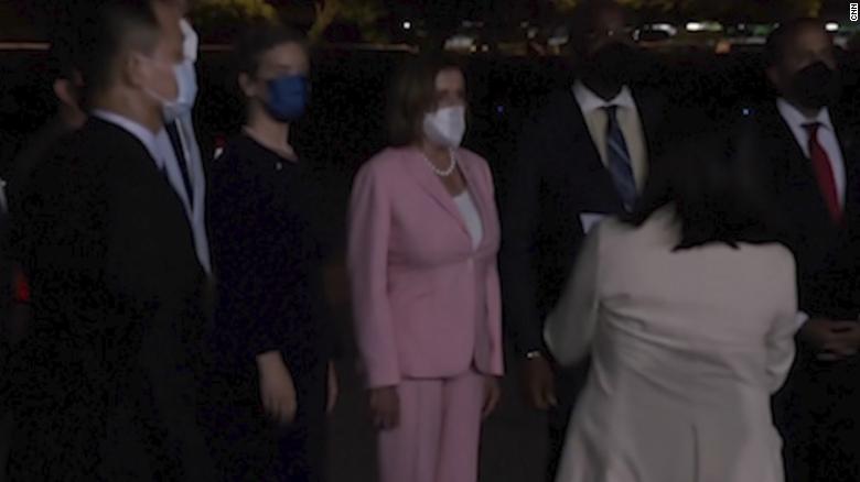 Trung Quốc phát cảnh báo 'rắn' ngay khi Chủ tịch Hạ viện Mỹ Nancy Pelosi đặt chân tới Đài Loan - Ảnh 1.