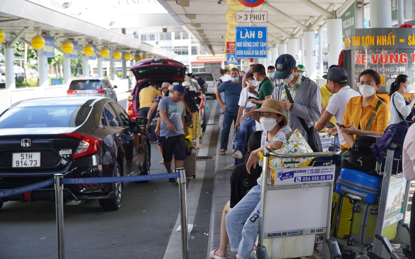 TP.HCM đề nghị xử lý triệt để nạn chèo kéo khách tại Tân Sơn Nhất