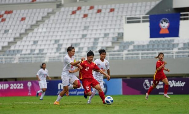 U18 nữ Việt Nam đá bại U18 nữ Myanmar, hẹn Thái Lan, Australia ở trận chung kết - Ảnh 1.