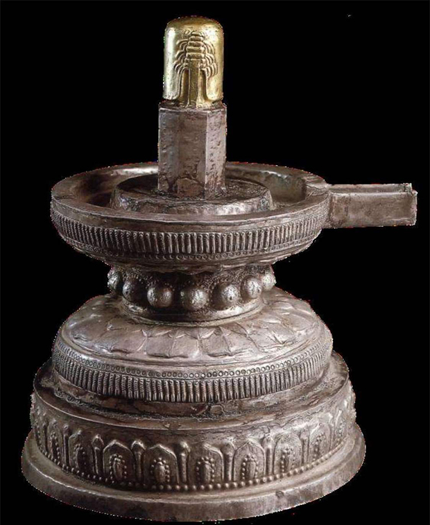 Báu vật bằng kim loại quý lấy từ tháp Bánh Ít ở Bình Định đang trưng bày ở quốc gia nào của châu Âu? - Ảnh 1.