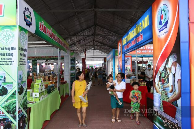 Ninh Thuận: Hàng trăm nông sản tiêu biểu “khoe sắc-đọ dáng” tại hội chợ triển lãm hàng công nghiệp nông thôn tiêu biểu 2022 - Ảnh 6.