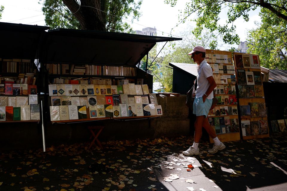 Những người bán sách ven sông ở Paris - Ảnh 3.
