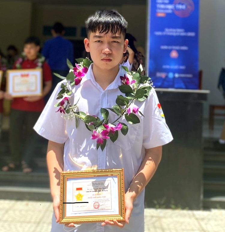 Chiến thắng 43 “đối thủ”, nam sinh Phú Thọ giành giải Nhất Tin học trẻ toàn quốc - Ảnh 1.