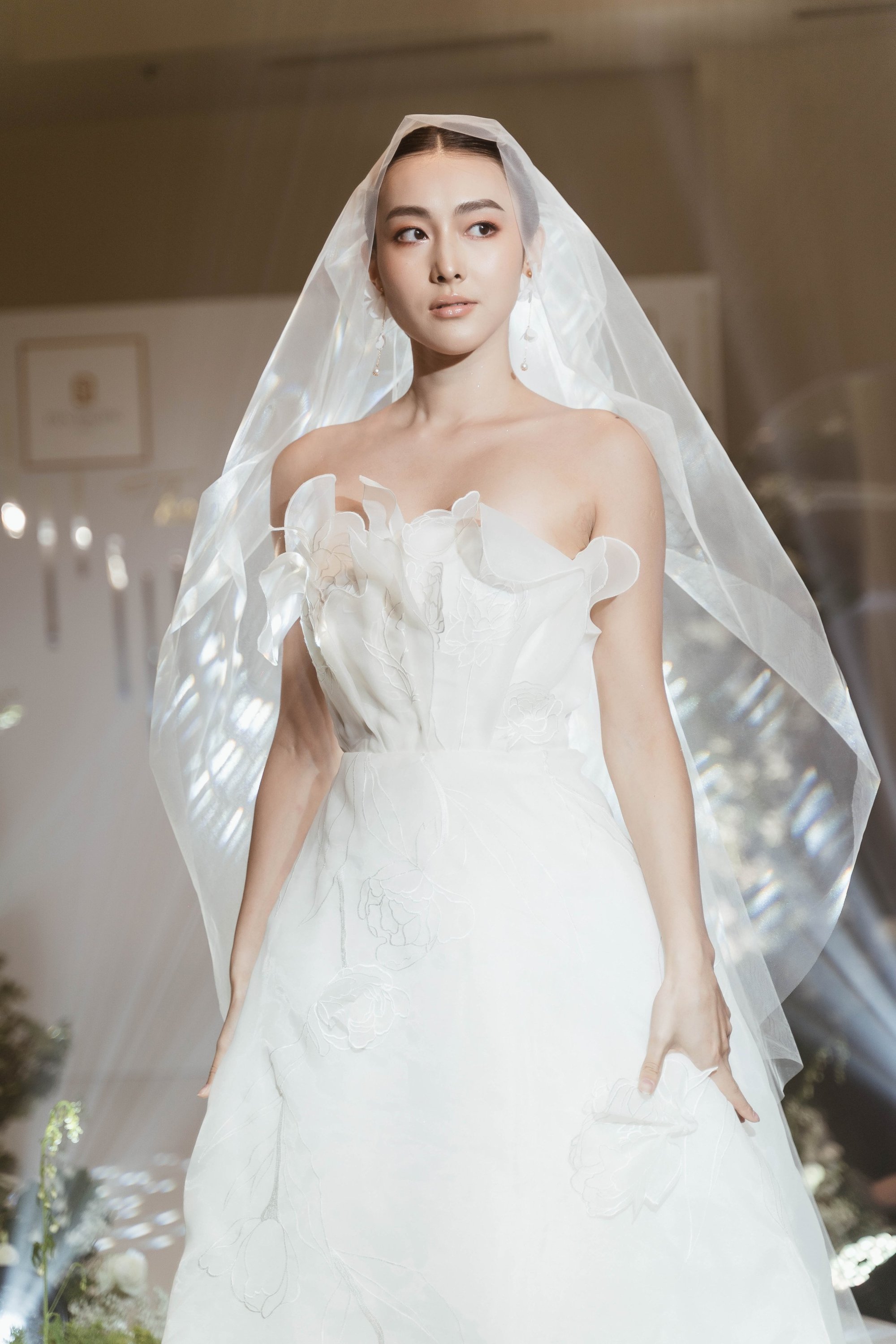 White Peony Bridal ra mắt bộ sưu tập áo cưới tiệc &quot;hậu lễ&quot;, xu hướng mới trong ngành áo cưới Việt Nam - Ảnh 4.
