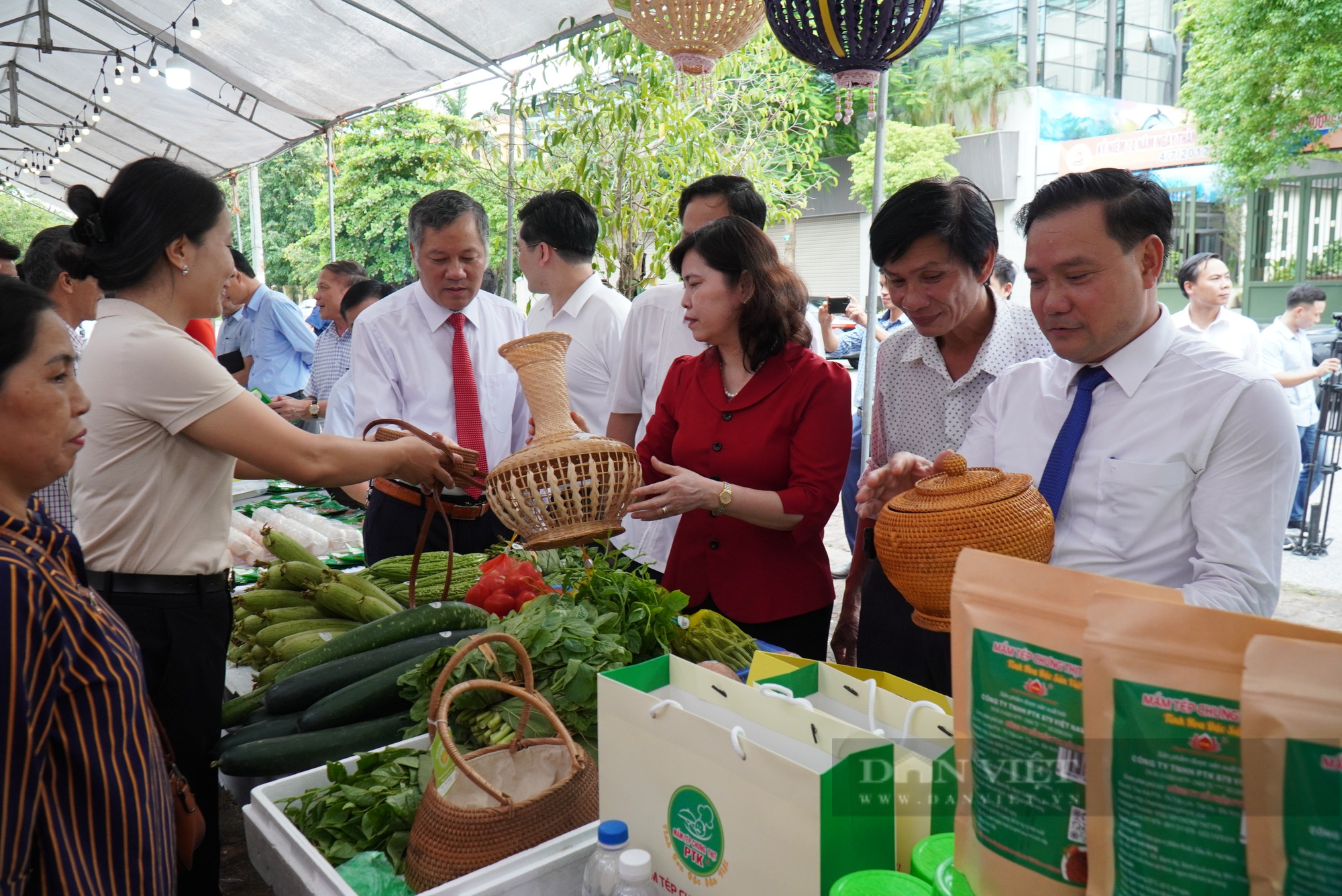 Nông dân Việt Nam xuất sắc 2022 ở Bắc Ninh lập HTX trồng rau an toàn, nhiều thành viên khấm khá xây nhà tiền tỷ - Ảnh 6.