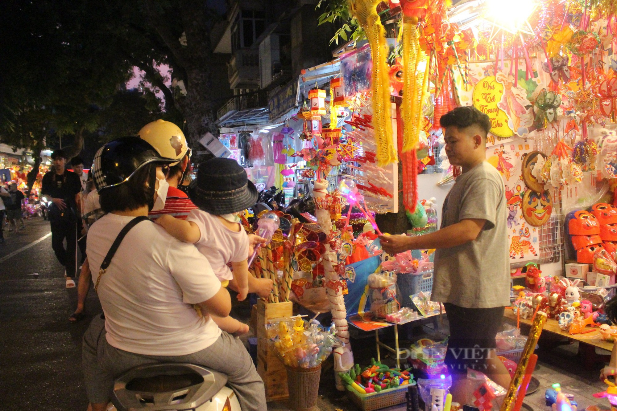 Phố Hàng Mã &quot;sáng đèn&quot; những ngày cận Tết Trung Thu - Ảnh 9.