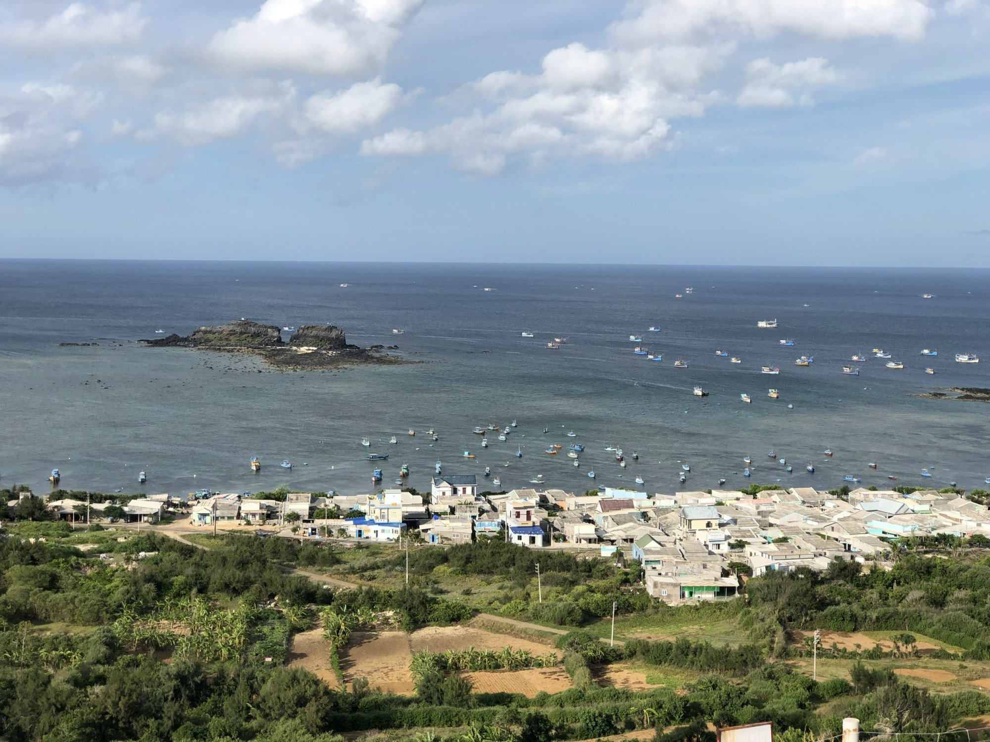 Cuộc sống đổi thay trên “hòn ngọc” giữa biển khơi khiến du khách đến đảo Phú Quý một lần nhớ cả đời - Ảnh 1.