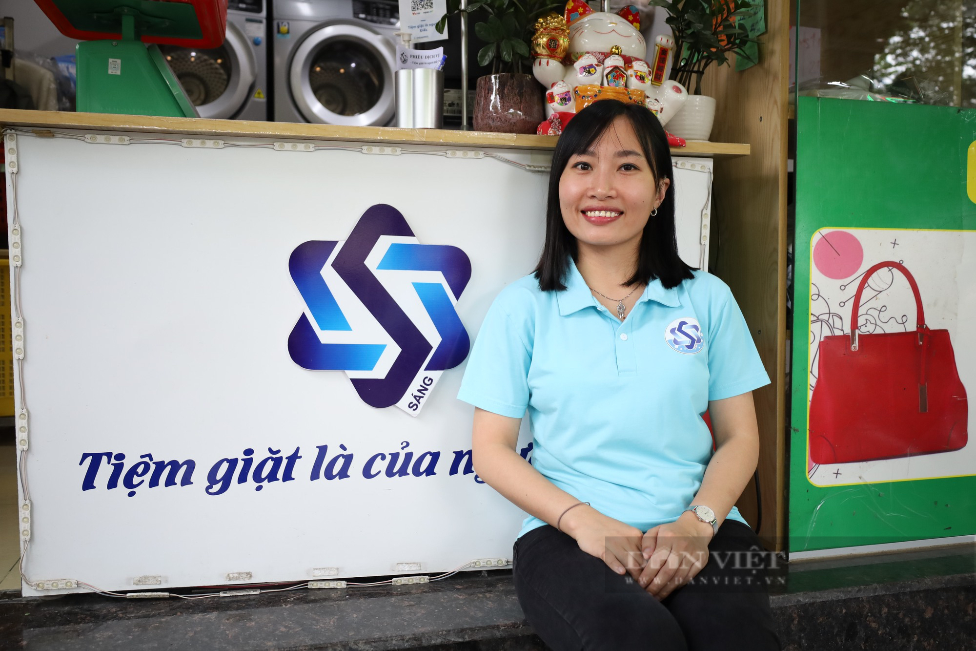 Tiệm giặt là đặc biệt ở Hà Nội chỉ sử dụng “cử chỉ bằng tay” để giao tiếp với khách hàng - Ảnh 3.