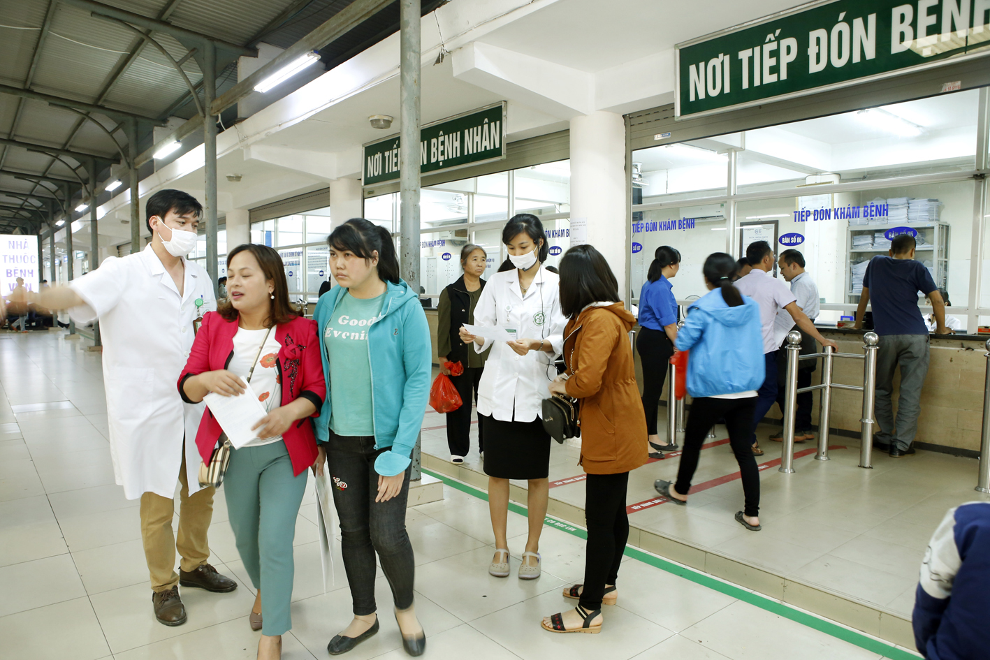 Loạt bài: Gian nan đấu thầu thuốc, vật tư y tế vào bệnh viện công - Ảnh 2.