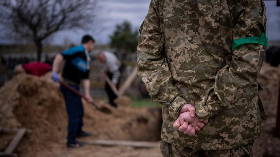 Ukraine lần đầu công bố binh sĩ tử trận trong xung đột với Nga: Số liệu thương vong gây bất ngờ - Ảnh 1.