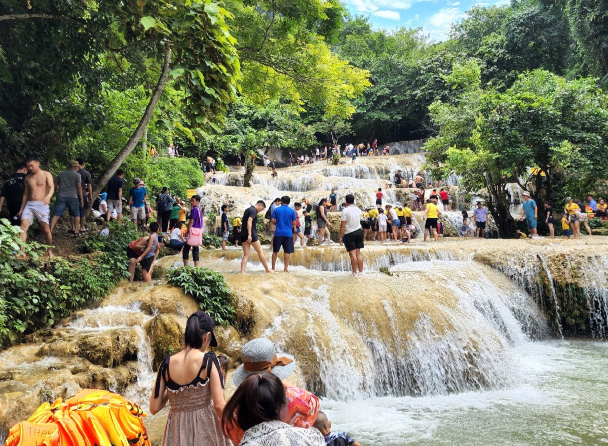 Ngắm thác nước đẹp như tranh vẽ ở xứ Thanh lên tem Việt - Ảnh 2.