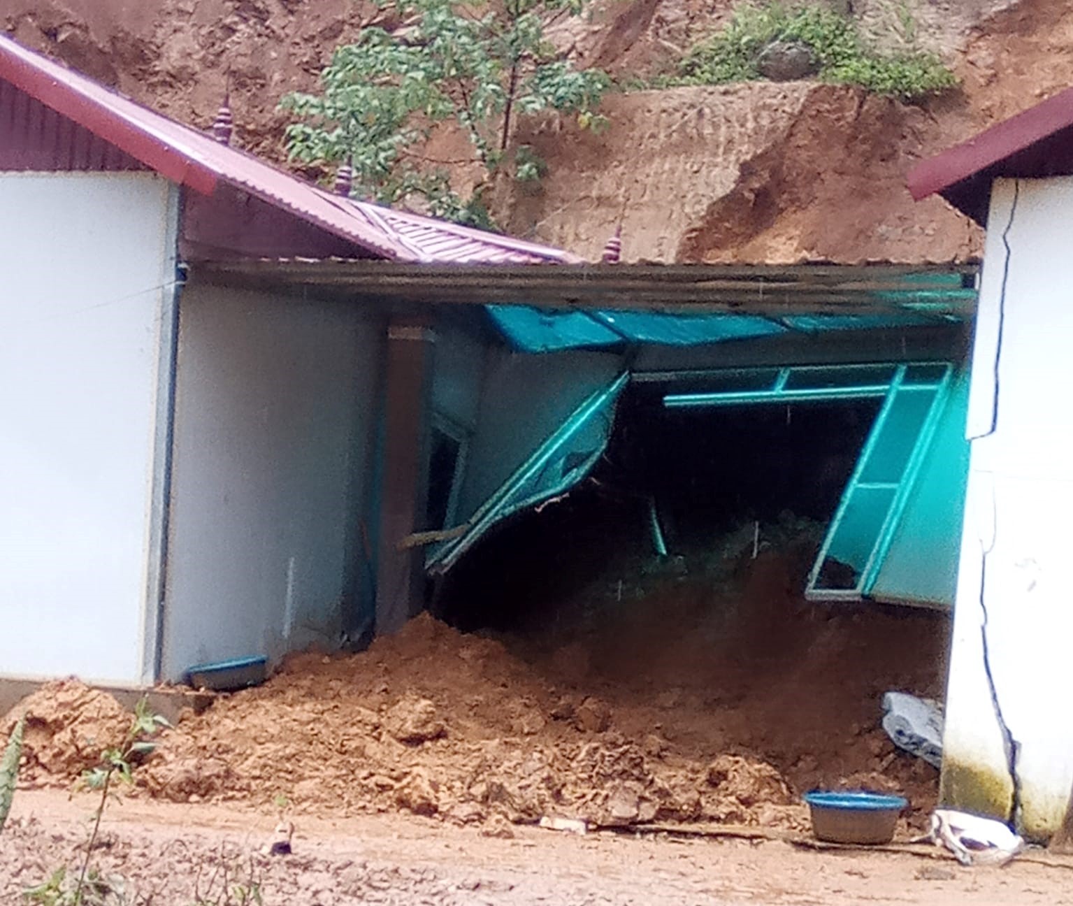 Sơn La: Sập nhà khi mưa lớn, một người phụ nữ tử vong - Ảnh 2.