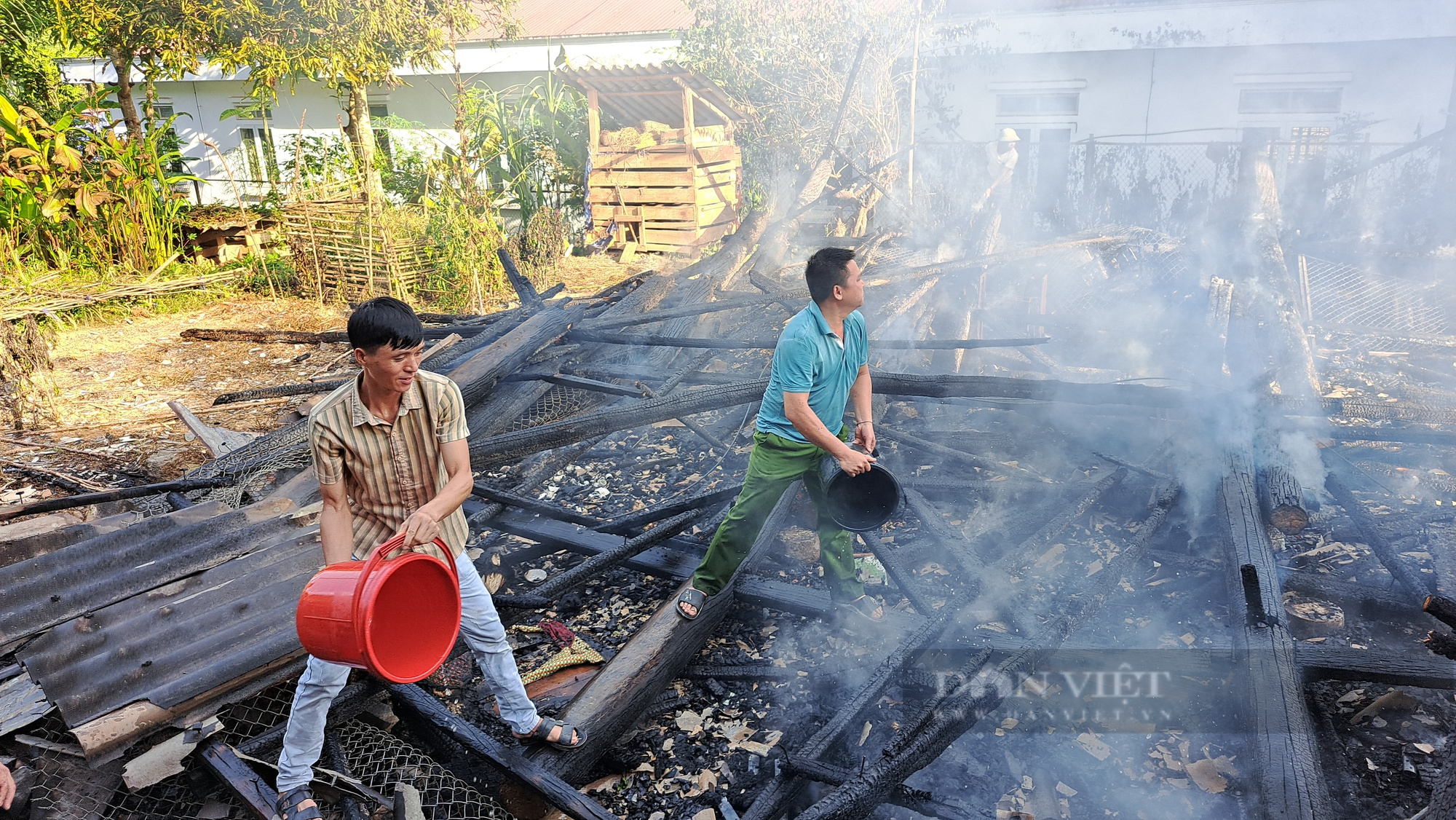 Gần trăm người chữa cháy ngôi nhà gian ở Lai Châu - Ảnh 12.