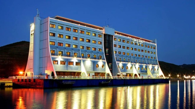 Cái kết buồn của khách sạn nổi đầu tiên trên thế giới đang nằm ở Triều Tiên - Ảnh 6.