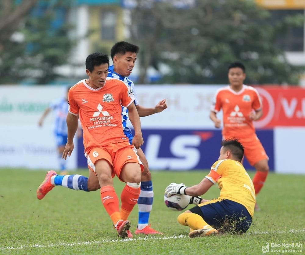 Cựu cầu thủ U21 Sông Lam Nghệ An giã từ sân cỏ - Ảnh 1.